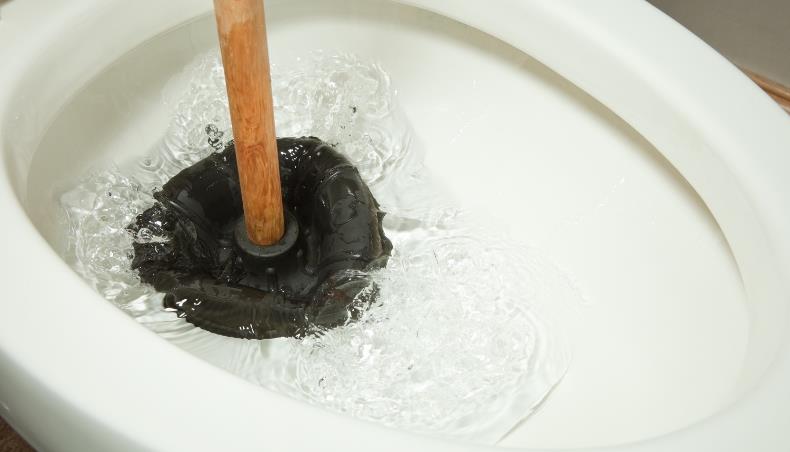 how to unclog a toilet full of poop and water
